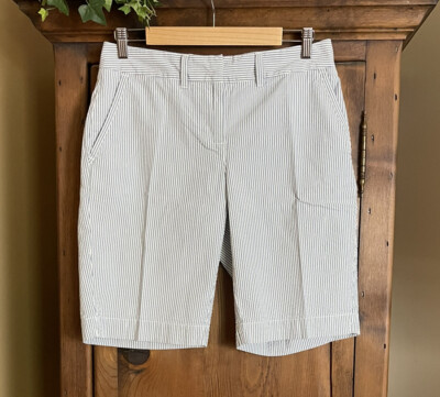 L.L. Bean Favorite Fit Women s Size 4-Reg Blue White Striped Shorts 100% Cotton