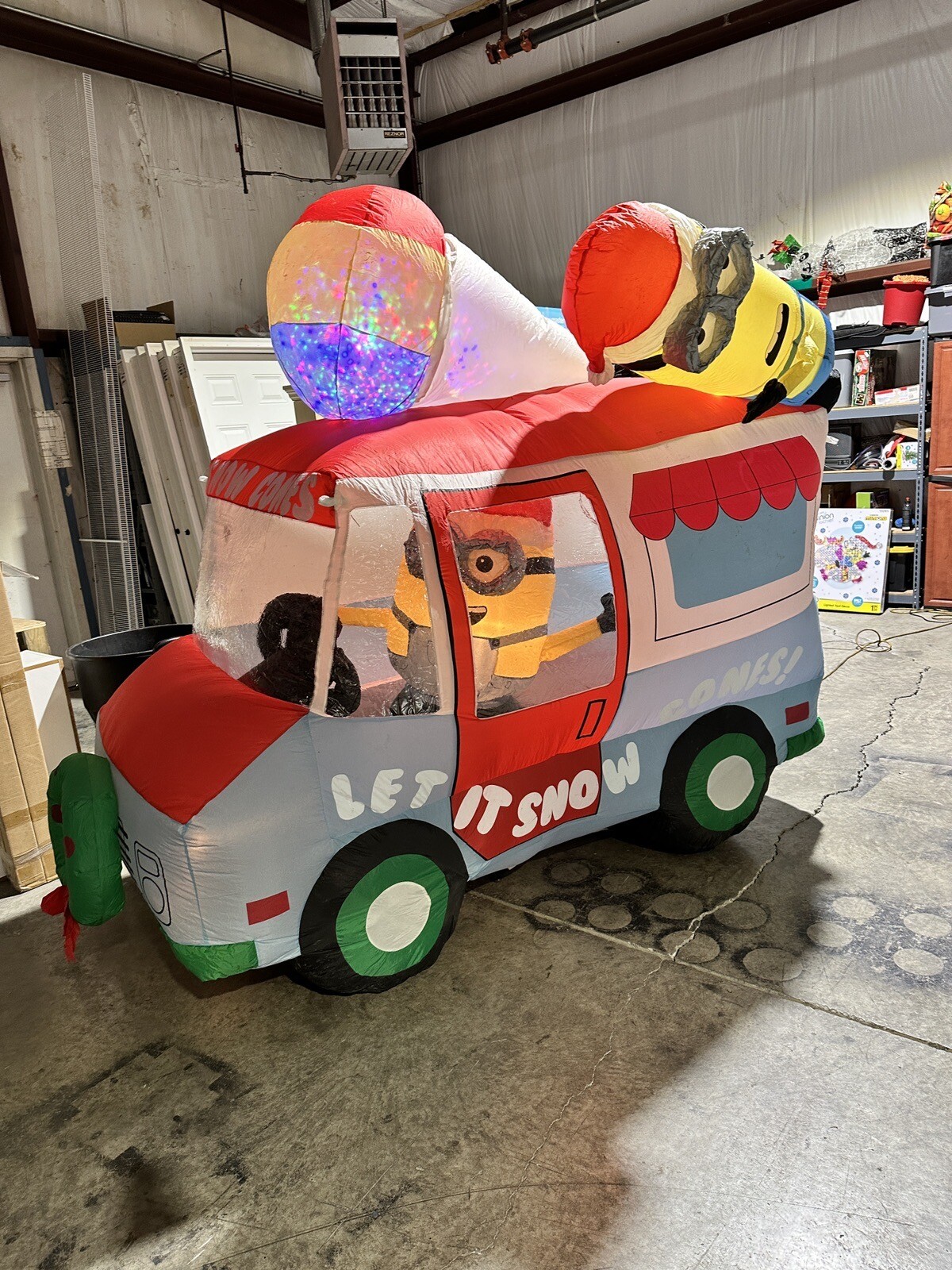 8 ½ Ft Christmas Minions Snowcone Truck Outdoor Lawn Airblown