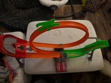 Hot Wheels Power Shift Raceway Set. Complete (NO CARS) Working Set.