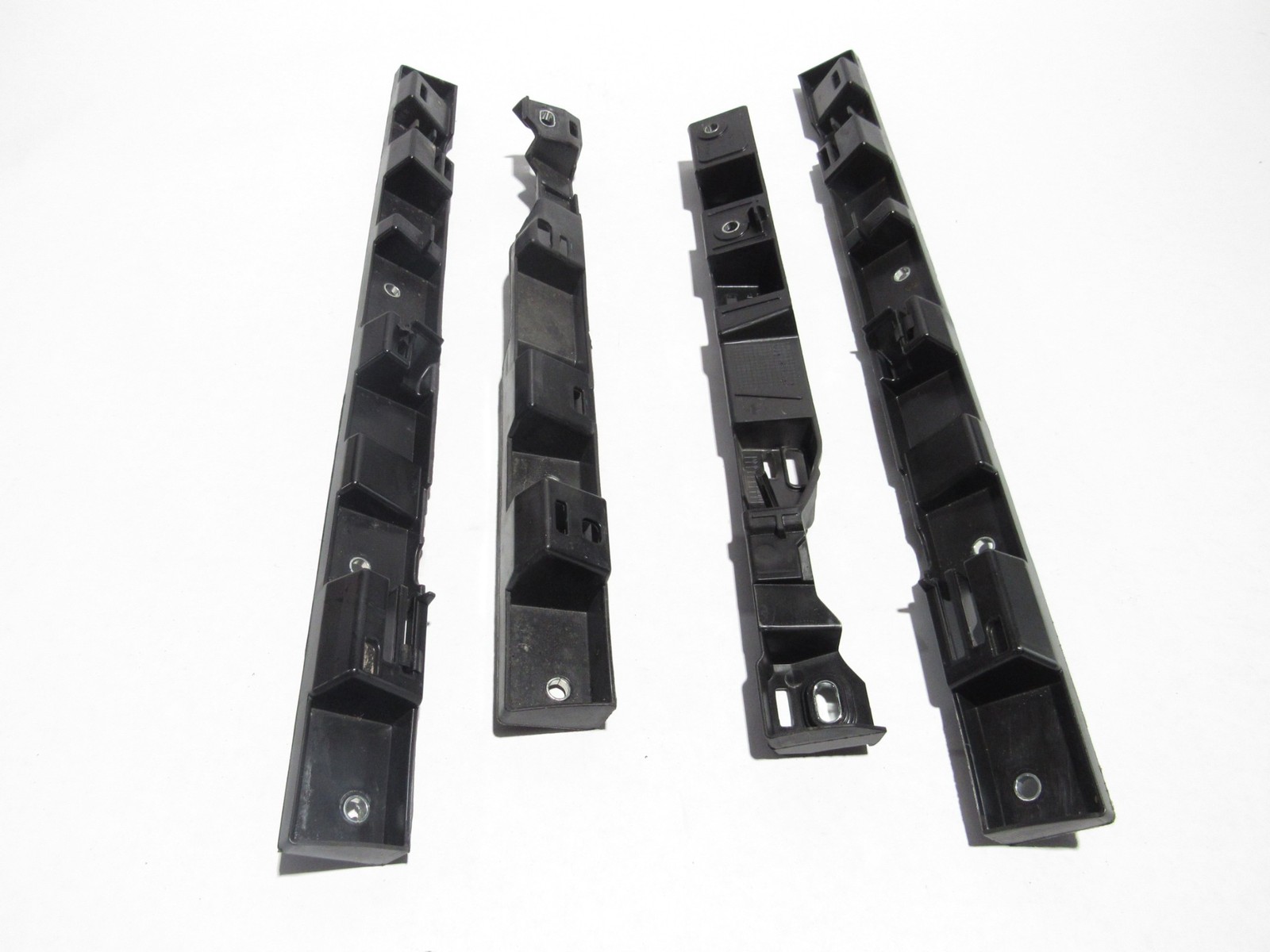 Maserati Levante 2018 Left Right Rocker Skirt Support Bracket Set 4 PCS 16-24 ;