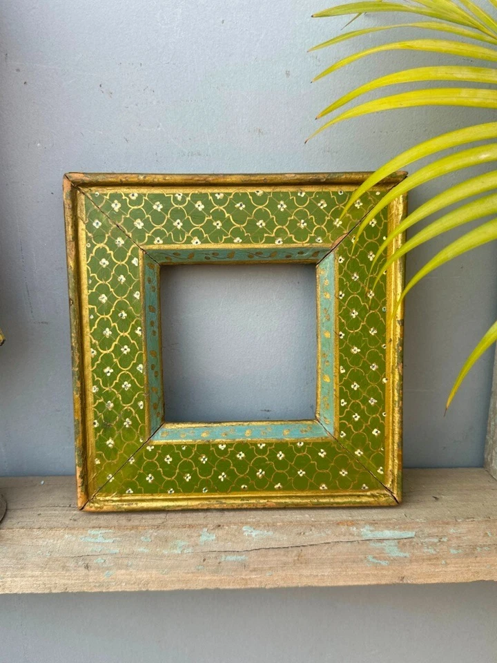 Linda moldura de parede antiga de madeira pintada à mão - Imagem 2 de 4