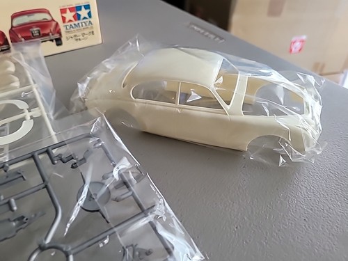 Sedán Tamiya 1/24 No.151 Jaguar Mk.II - Imagen 16 de 18