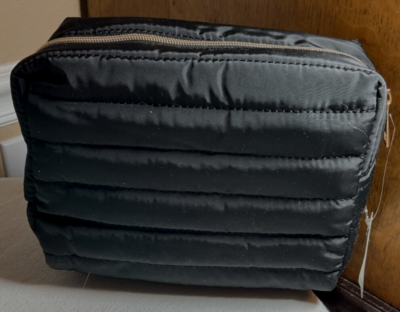 bulk luxury cosmetic toiletry travel bag IVY LONDON BLACK COSMETIC TOILETRY TRAVEL BAG QUILTED 6 1/2 X 8 NWT