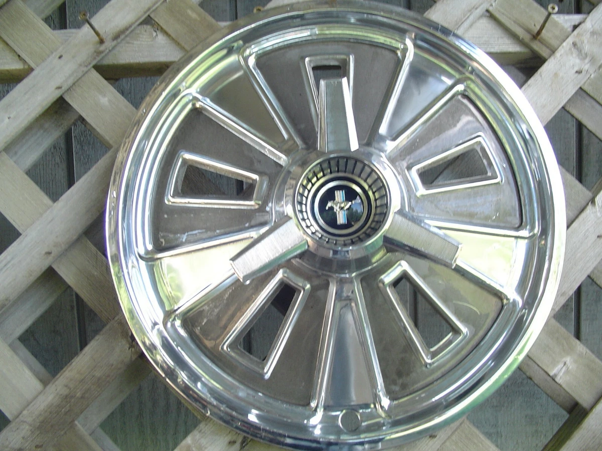ONE 1966 66 FORD MUSTANG HUBCAP WHEELCOVER CENTER CAP ANTIQUE