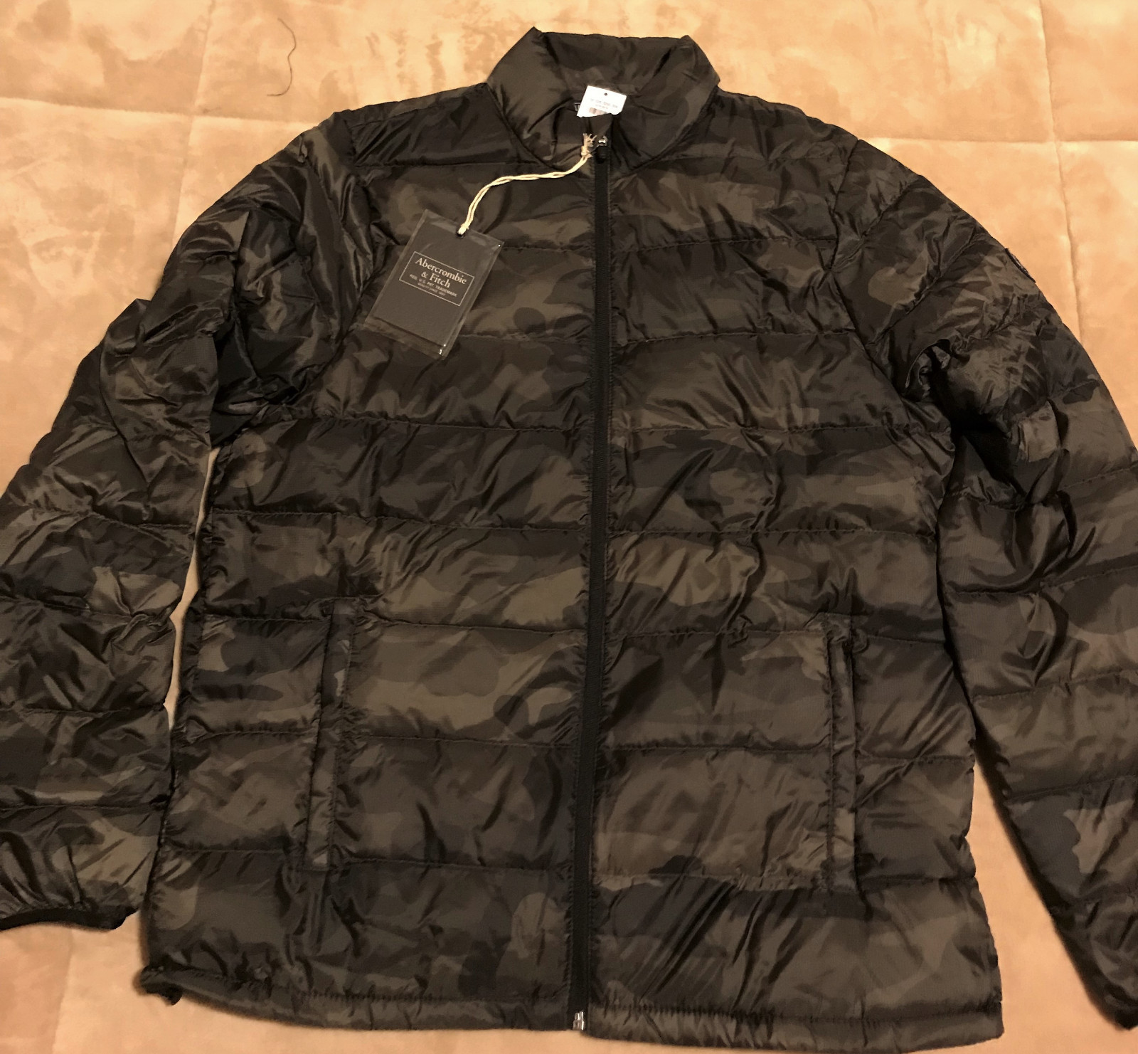 Abercrombie NWT Mens Lightweight Down Puffer Jacket Black Camo