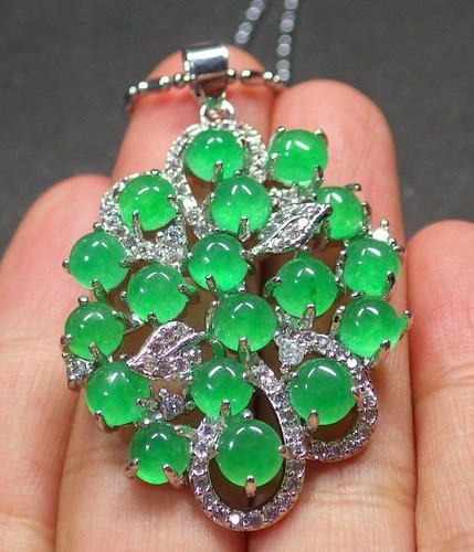 Genuine Green Jade Cabochon Beads Cubic Zirconia Flower 18KGP Pendant Necklace - Picture 3 of 9
