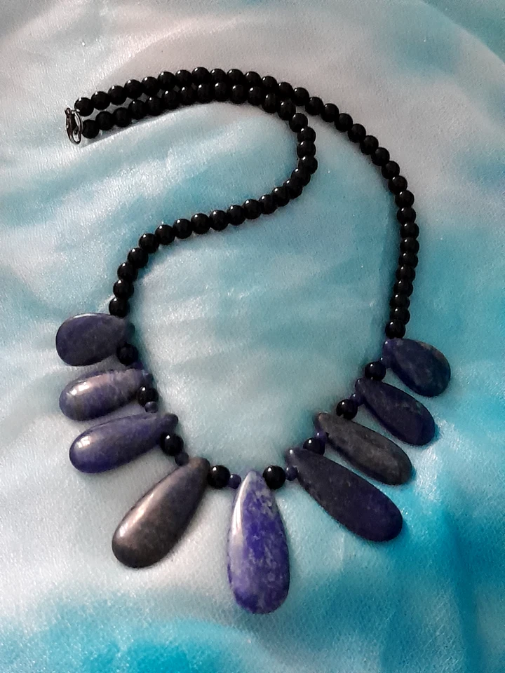 COLLANA ONICE E LAPISLAZZULI CON GOCCE DI LAPISLAZZULO E CHIUSURA ARGENTO 925 - Immagine 3 di 4