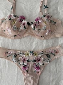 Victoria&rsquo;s Secret Dream Angels Floral Embroidered Bra, Thong & Garter set 