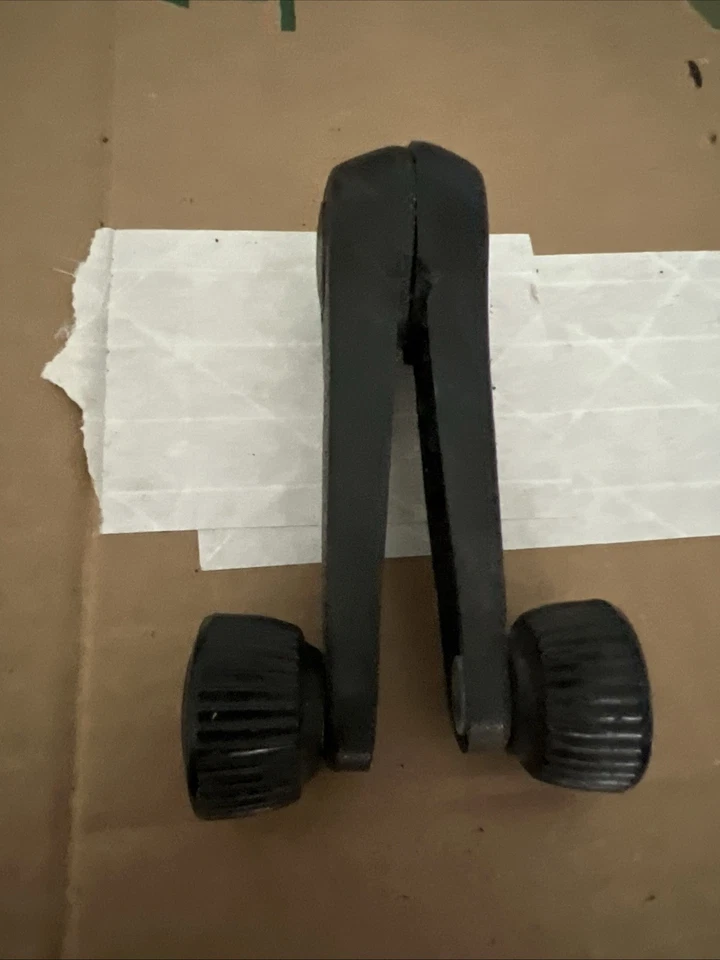 VOLKSWAGEN GOLF MK1 CABRIOLET PAIR FRONT REAR MANUAL WINDOW CRANK HANDLE - Image 3 of 4