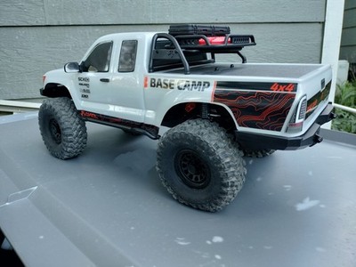Axial 1/10 SCX10 III Base Camp 4X4 RTR Brushed Rock Crawler White AXI 1375T1