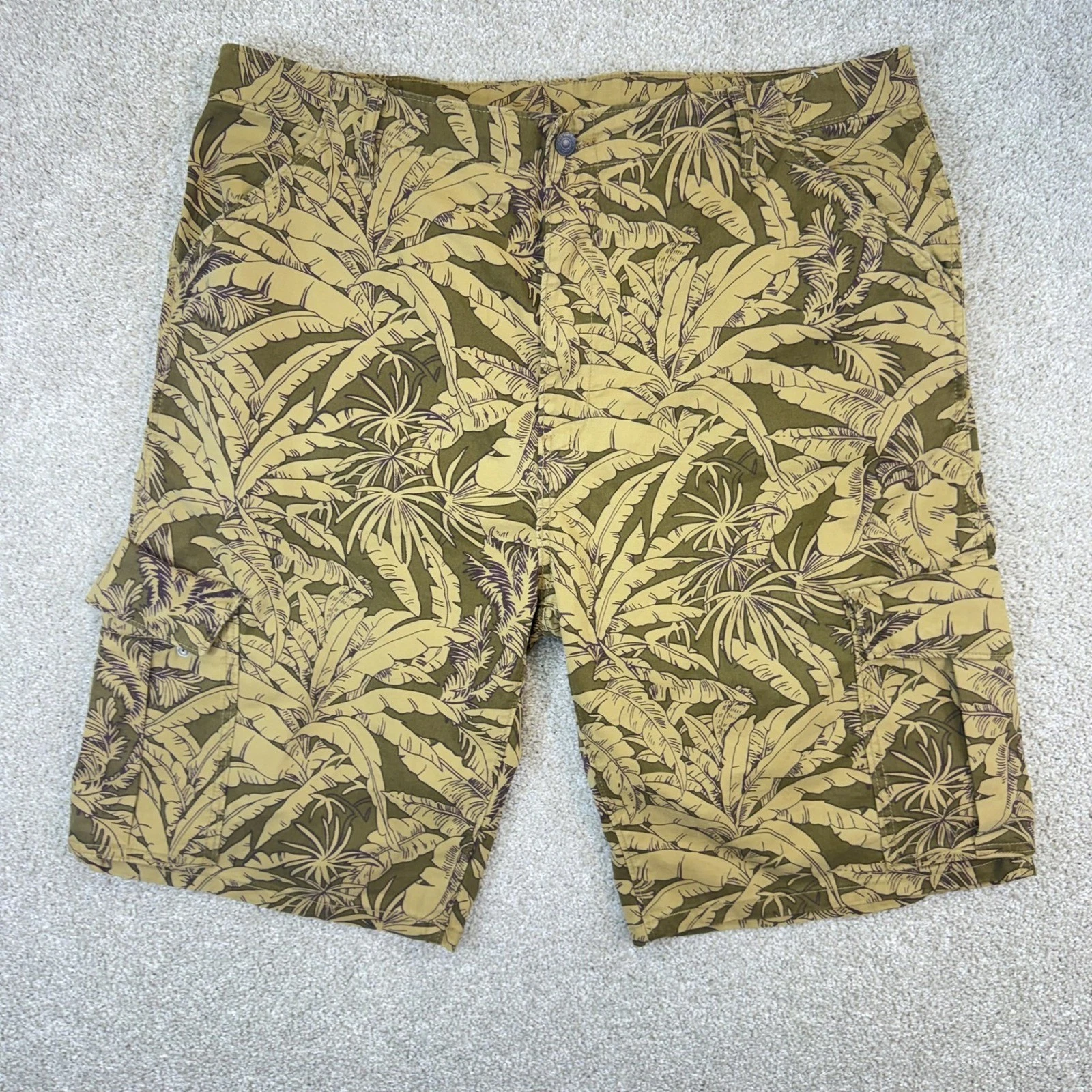 Levi's Cargo Shorts Mens 42 Olive Green Tropical Palm Leaf Print Cotton Utility
Opens in a new windo