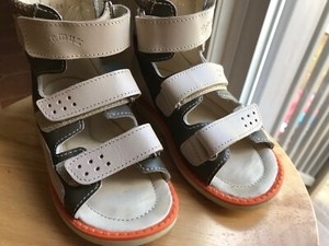 youth sandals with arch support