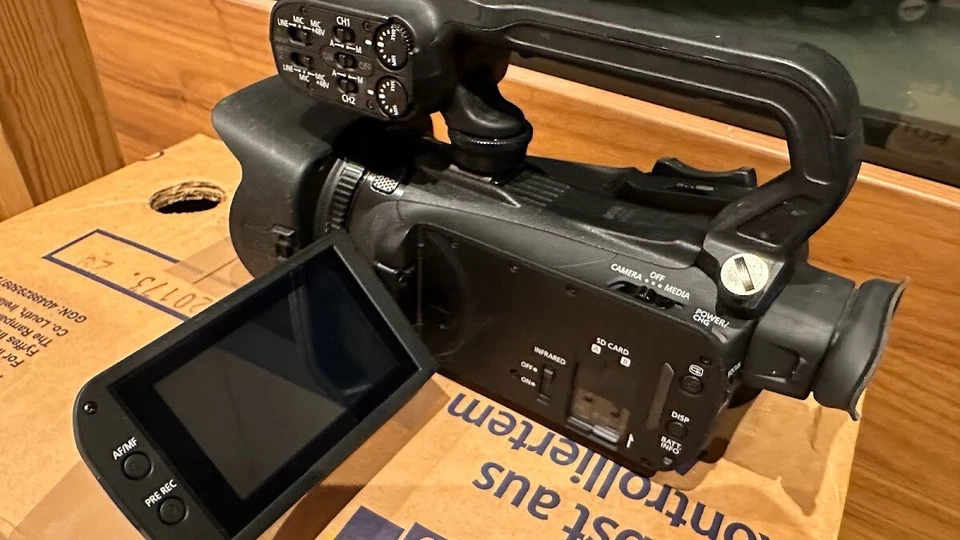 Canon XA40 Ultra HD Professioneller Camcorder - Schwarz HÄNDLER TOP - Bild 3 von 4