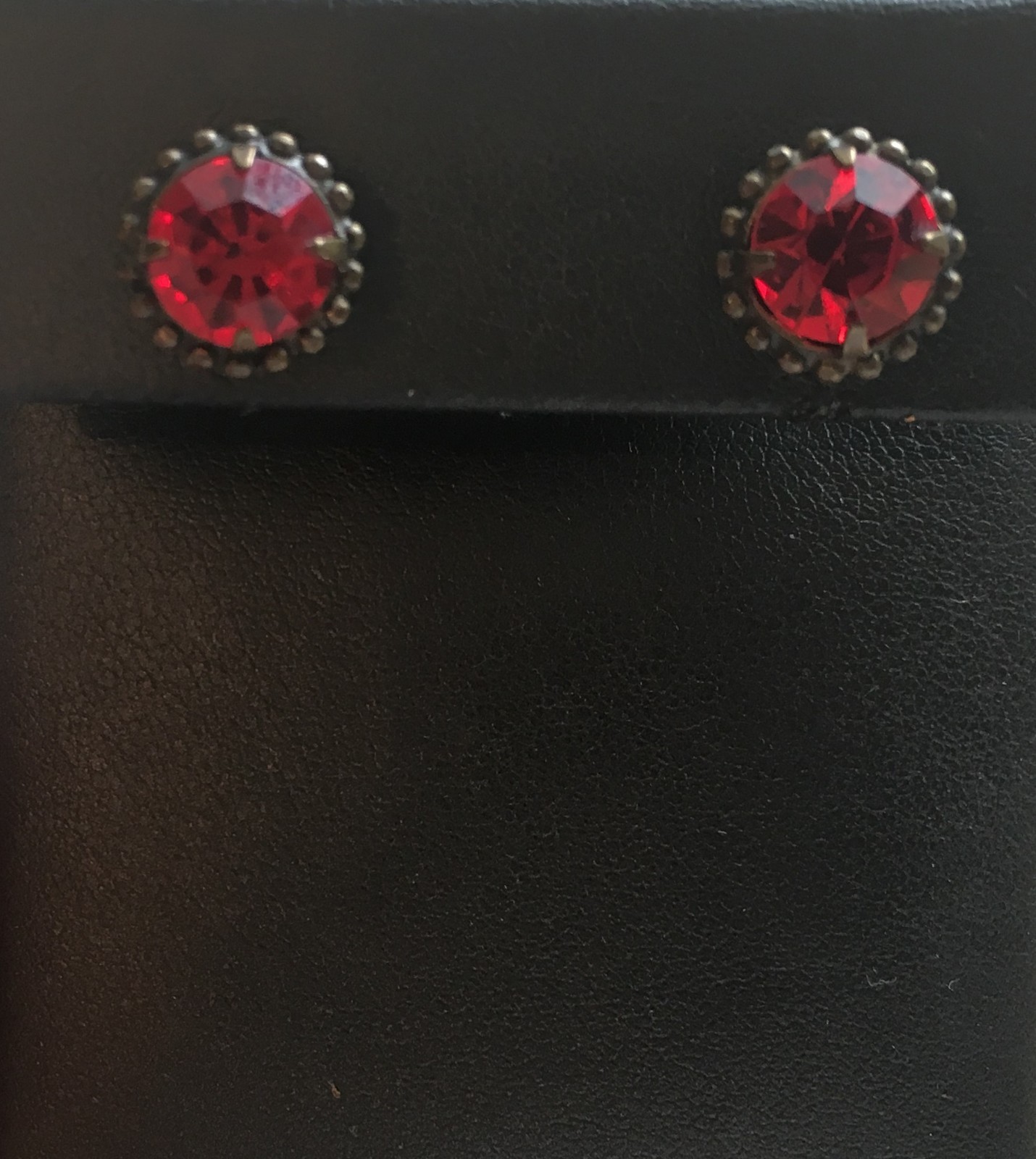 Sorrelli Essentials Earring Stud Red Crystal Anti… - image 5