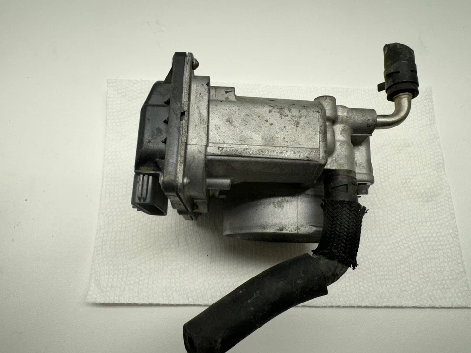 Cuerpo del acelerador OEM 22030-31040 para Lexus GS350 GS450h IS350 2006 2007 2008-2014 Foto 2 de 4