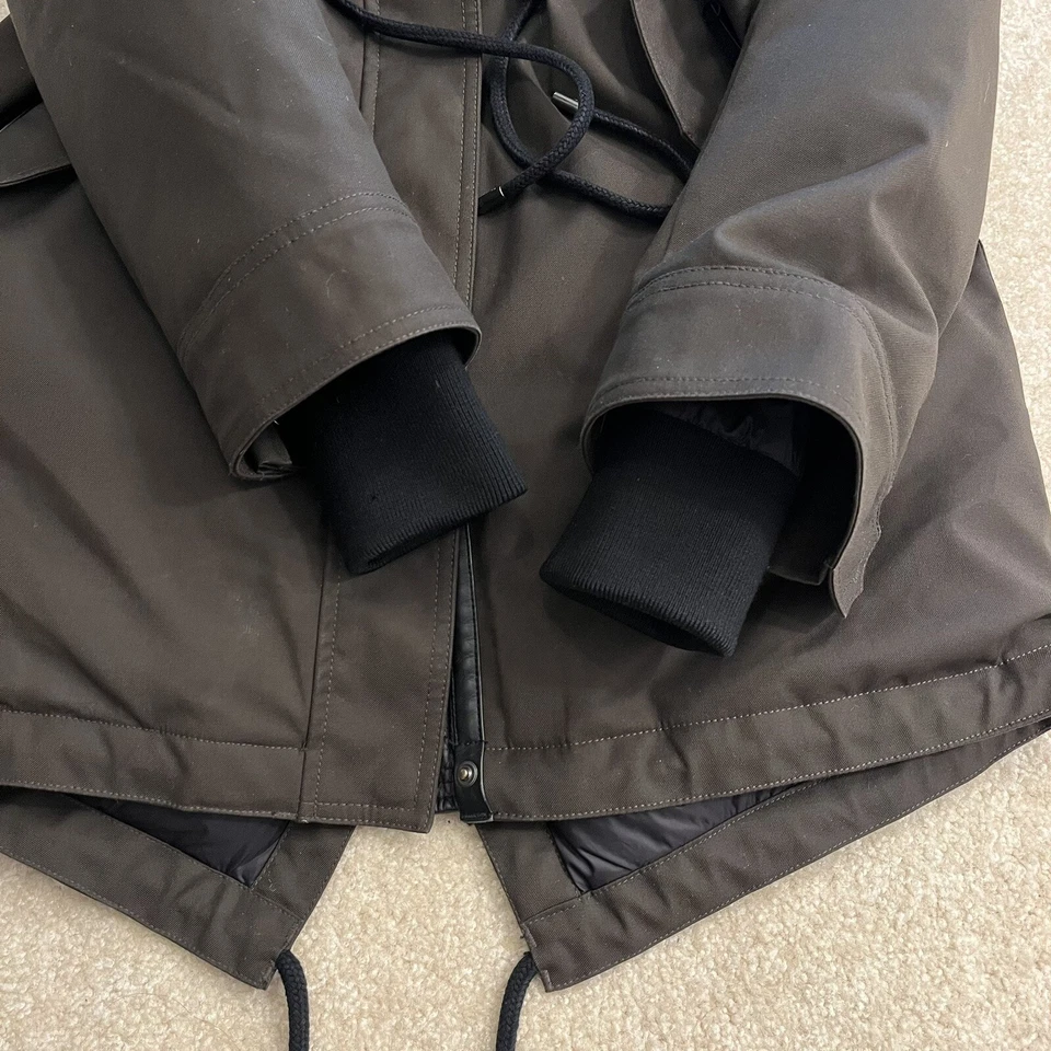 Chaqueta Mackage Mujer Pequeña Verde Plumón Parka Abrigo Bolsillos Plata Piel de Zorro Capucha Foto 3 de 4