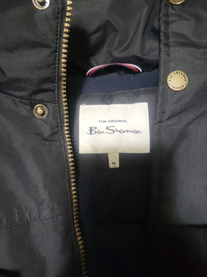 Chaqueta acolchada The Original Ben Sherman, XL para hombre. Peso pesado. Negro. logo Foto 4 de 4