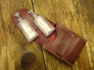 2 anciens flacons de parfum Roger Gallet avec l'étui cuir d'origine - Photo 1/4