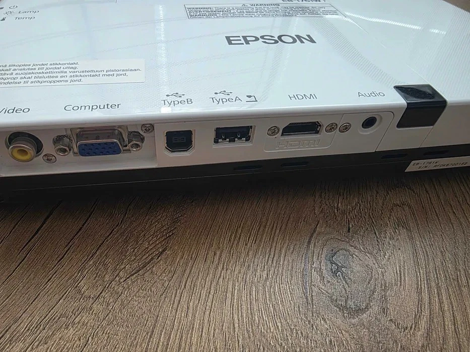 EPSON EB-1761W 3LCD Projektor (H478B) – Gebraucht, aber leistungsstark! WXGA / H - Bild 4 von 4