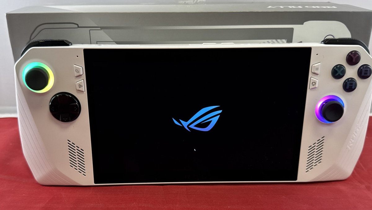 ASUS ROG Ally Z1 Extreme AMD Ryzen Z1 16GB 512GB Handheld Gaming