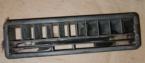 Luftdüse VW LT I 28-55 Luftverteiler Lüftungsdüse Armaturenbrett 281819072B