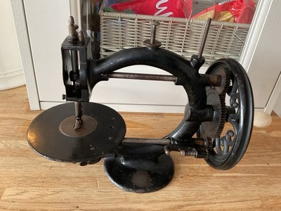Antike deutsche kleine Wanzer Nähmaschine um 1870 Spule & Shuttle Nr 134329