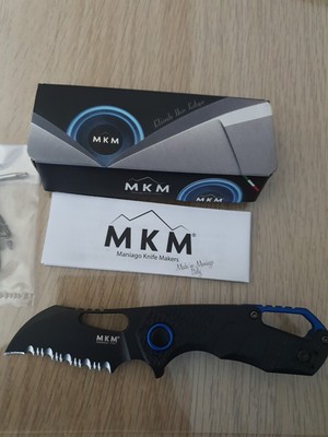 MKM Isonzo FX03-1PBK Hawkbill Serrated Black FRN Taschenmesser, Jesper Voxnaes