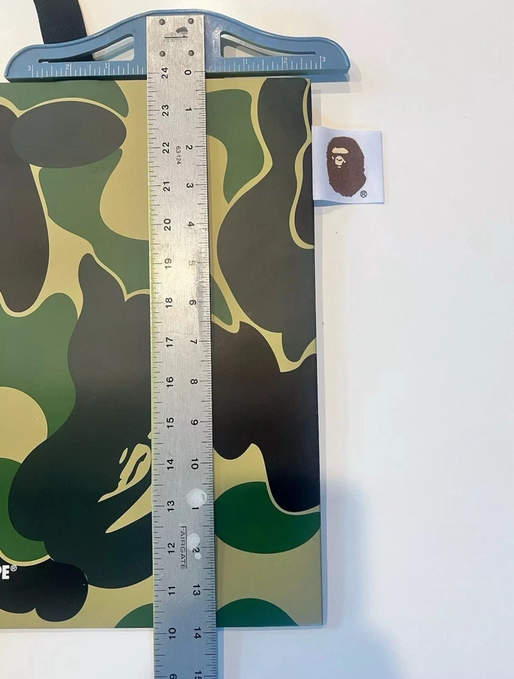 Bolsas de mano grandes verdes camufladas A Bathing Ape BAPE para regalo de compras (18 en total) Foto 3 de 4