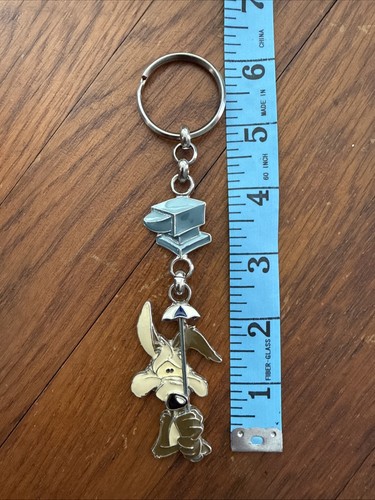 Wile E Coyote Metal Keychain Looney Tunes Anvil Umbrella Gulp Made In Korea 1999