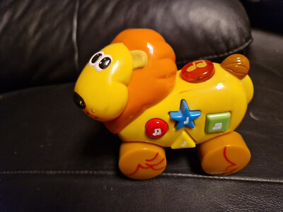 Simba Baby Spielzeug Löwe gelb  12 x 11 cm groß Musiktier m. 5 Melodien  blinkt