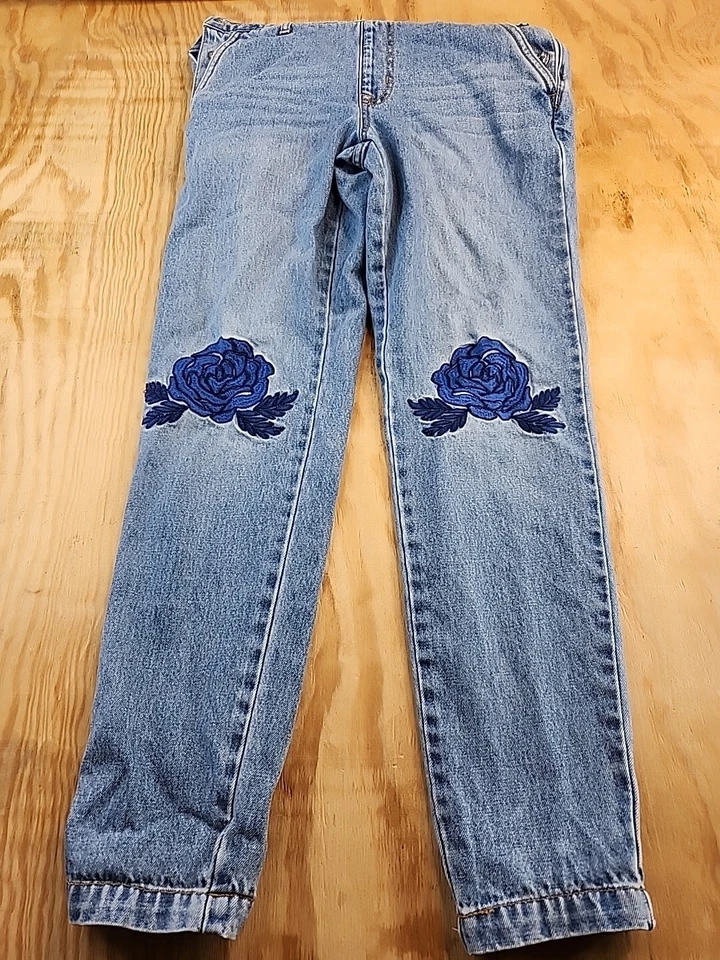 Женский комбинезон Forever 21 из синей джинсовой ткани с вышивкой розой нагрудник размер 24 сужающийся - Изображение 4 из 4
