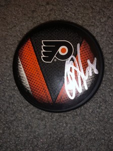 claude giroux signed puck