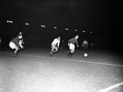 Watford goalkeeper Eddie Bennett looks teammate James Kelly dr- 1954 Old Photo