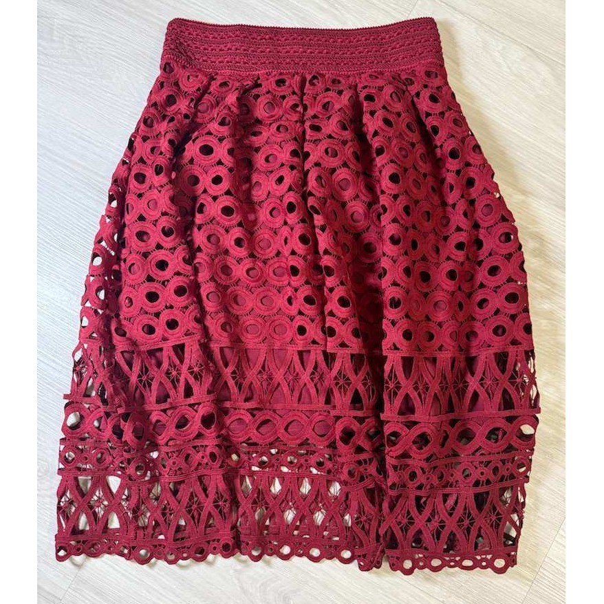 ROMEO + JULIET COUTURE Red Lace Eyelet Midi Skirt Size Small Smocked Waist