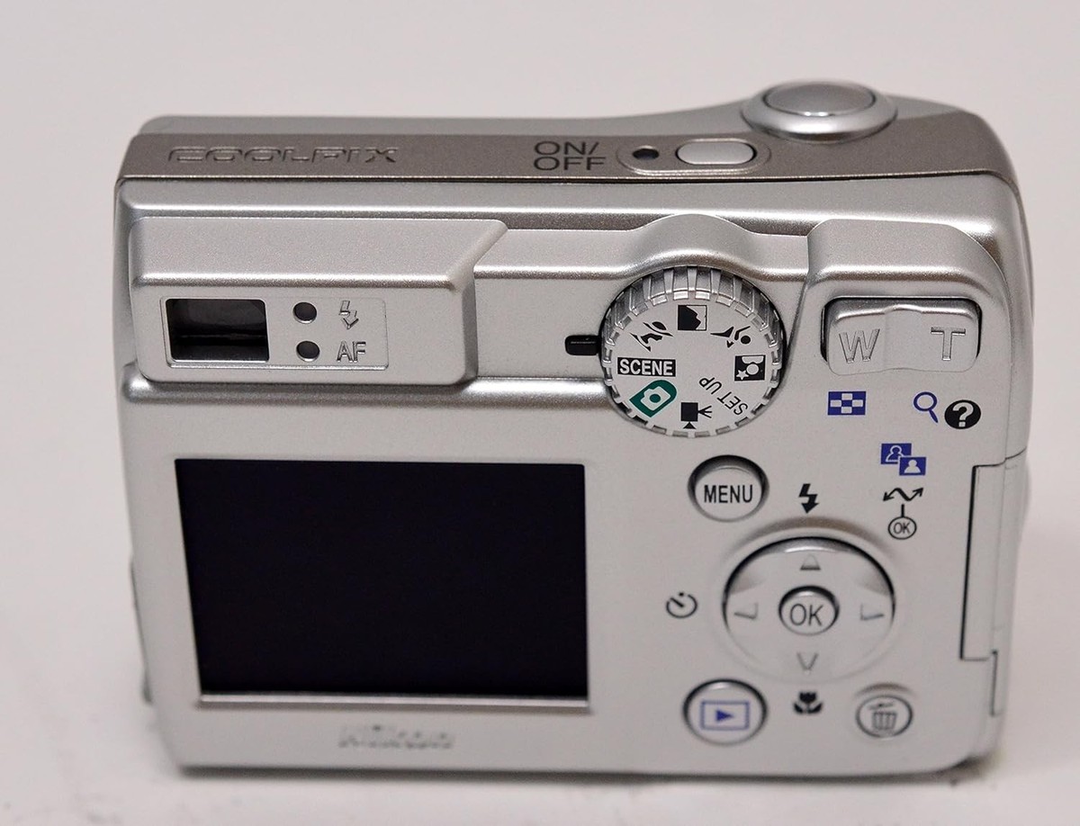 Nikon Coolpix 7600 7MP Digital Camera 3x Optical Zoom (25528