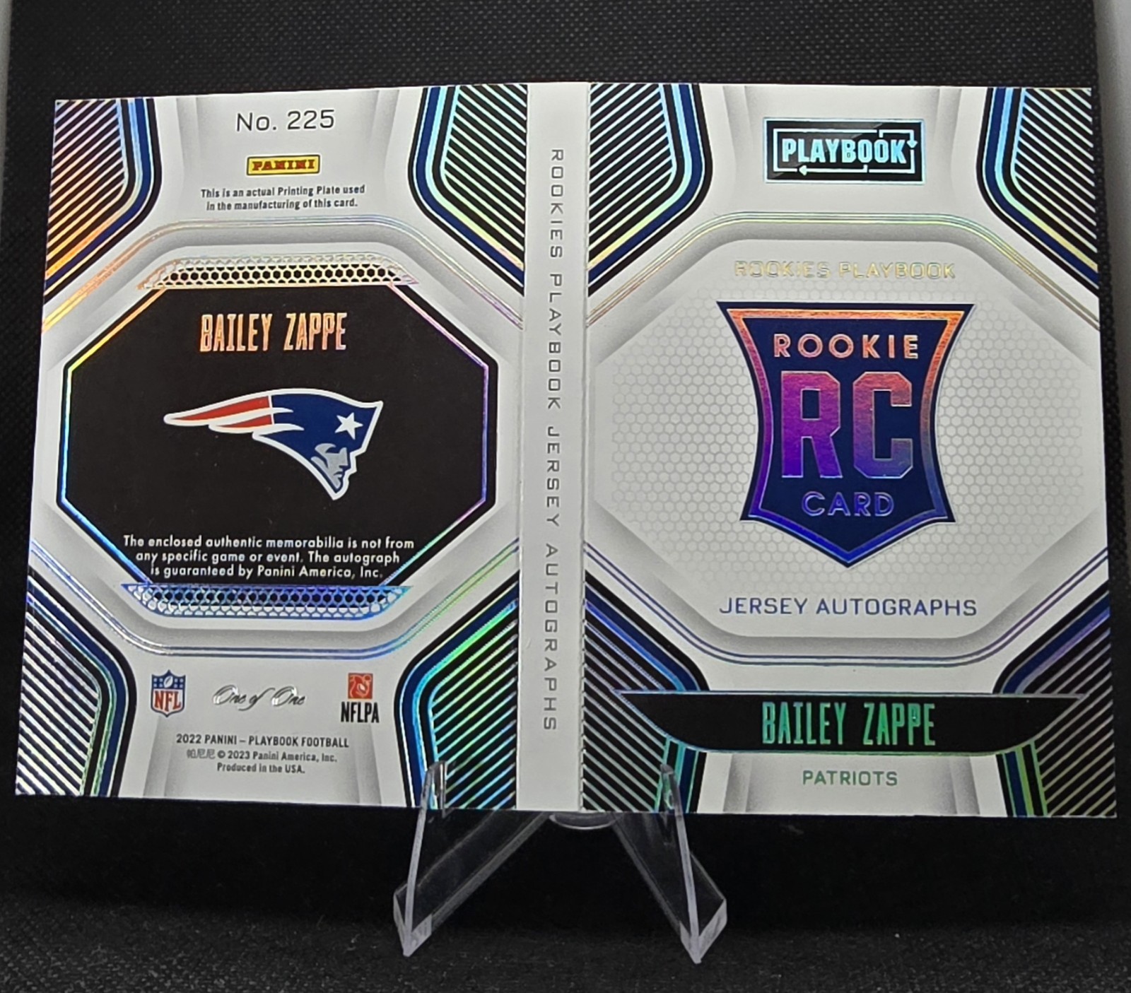 2022 Panini Playbook Rookie Jersey Auto Bailey Zappe 1/1 (AU, MEM, RC) Patriots view 2