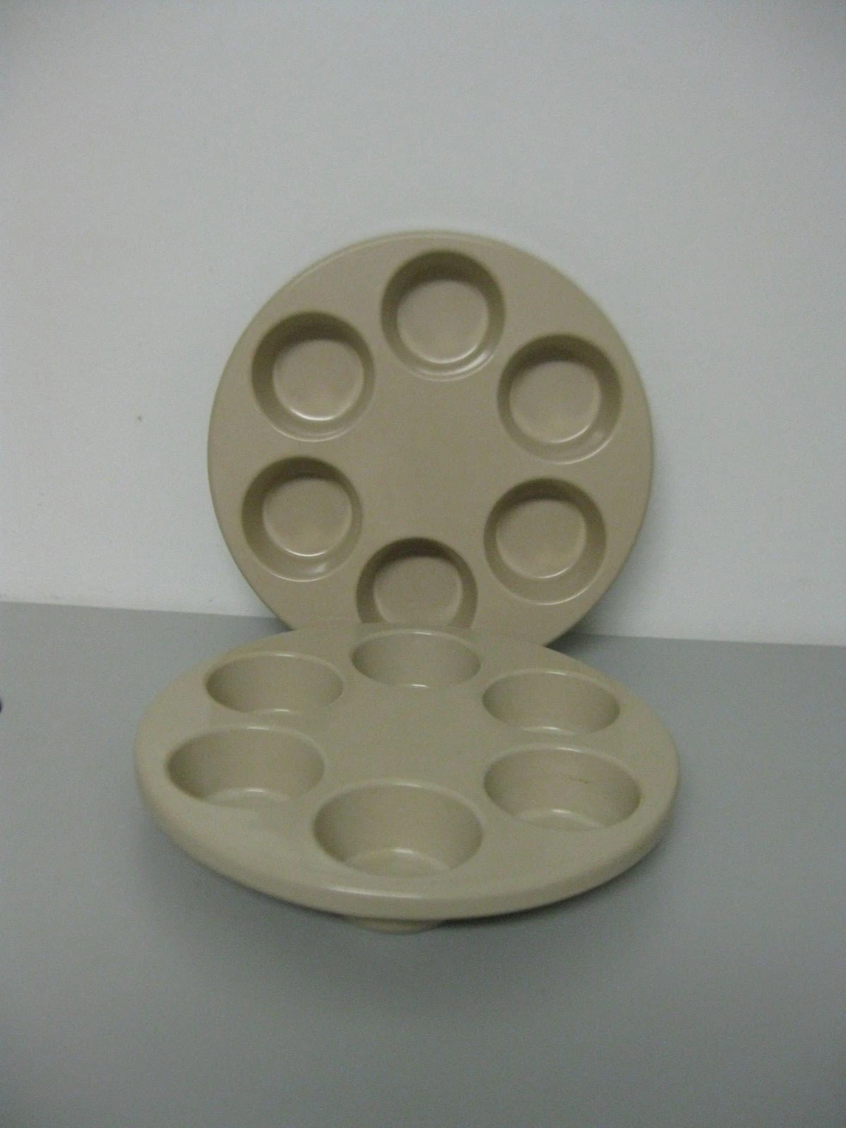 MicroWare Muffin Cupcake Baking Microwavable Pan Anchor Hocking Set of 2