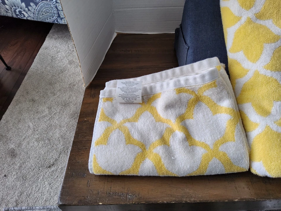 Pottery Barn 100% Organic Cotton Bath and Hand Towels Yellow & White - Image 3 of 4