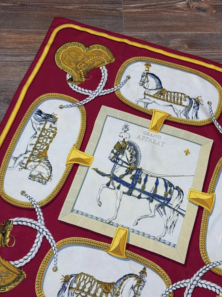 Bufanda de seda vintage Hermes Paris "Grand Apparat" de Jacques Eudel talla 90 Foto 4 de 4