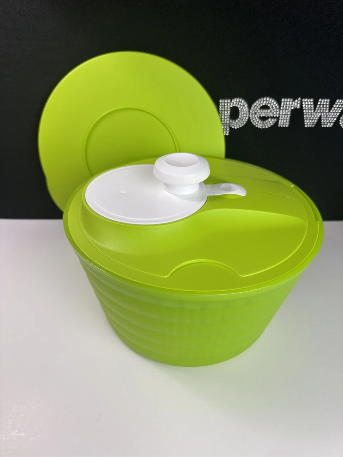 Tupperware Salad Spinner Spinning Bowl Lettuce Dryer Lime Green Salad, Spinner
Opens in a new window