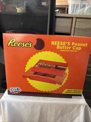 NEW! REESE'S PEANUT BUTTER CUP Snap & Switch Construction Set 69 pcs
