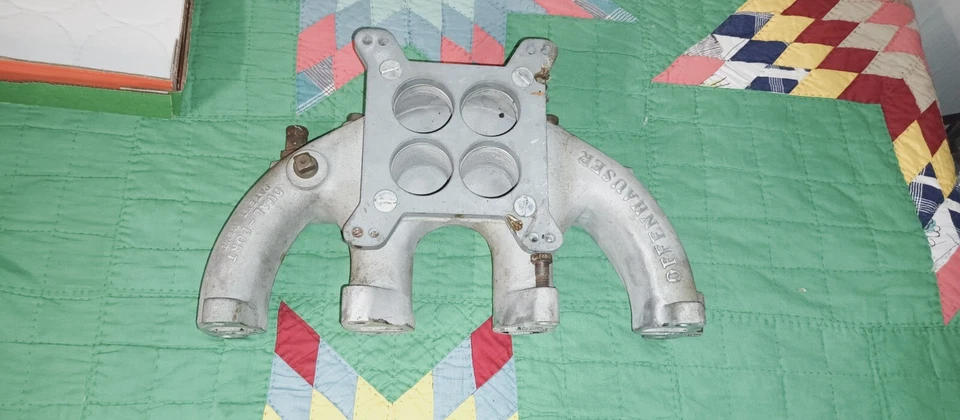 OFFENHAUSER COLECTOR DE ADMISIÓN DE DOBLE PUERTO para VEGA y CUERPO H 4 CIL 140 CU EN MOTOR Foto 3 de 4