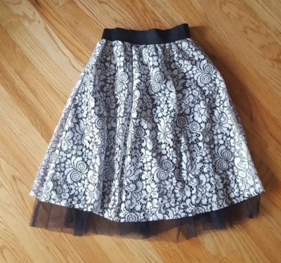 SENZA TEMPO Italy Black & Off-White Lace w Black Tulle, knee-length Skirt NWT 