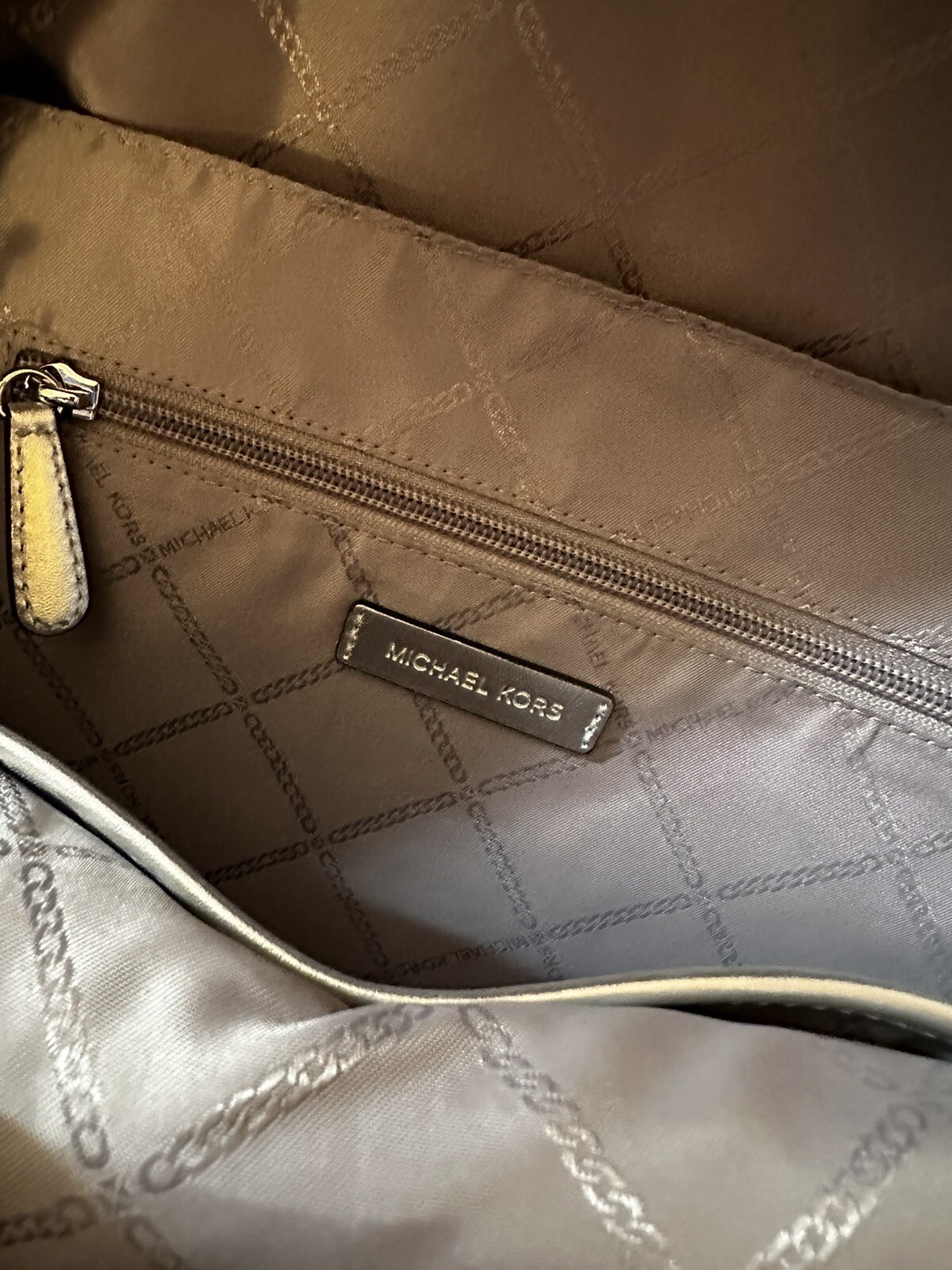 BNWT Michael Kors ‘Leonie’ Silver Medium Backpack Authenticity Card  RRP £400 image 2