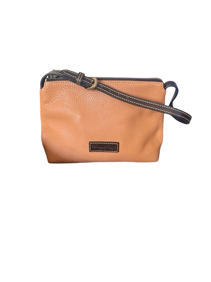 Mini Cartera Dooney & Bourke Grano Guijarro Cuero Camel y Marrón  Foto 4 de 4