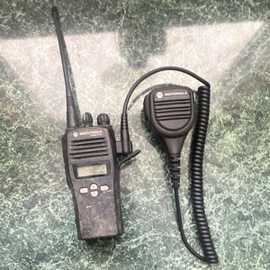 Motorola CP200 XLS Black Portable Two-Way Radio Walkie Talkie w/ Speaker Mic