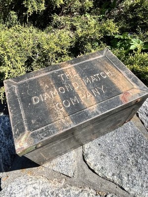 Vintage Antique THE DIAMOND MATCH COMPANY Advertising Tin Metal Hinged Box RARE