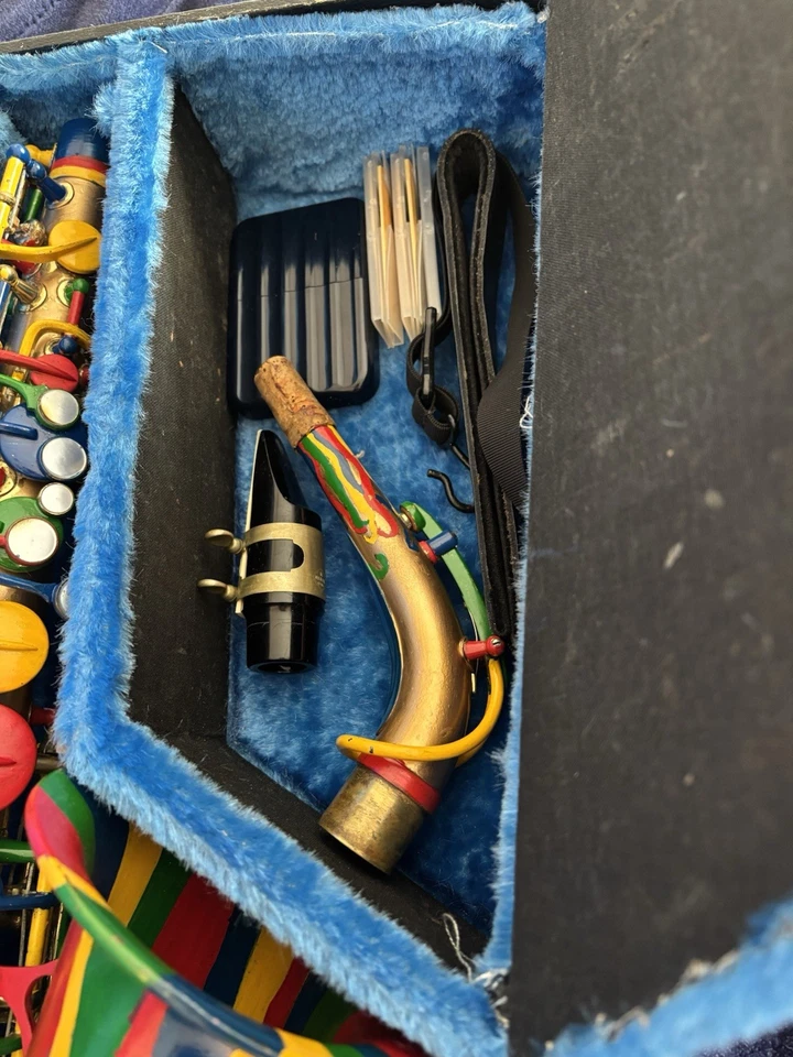 Saxofón alto usado hecho en EE. UU. listo para tocar Foto 2 de 4