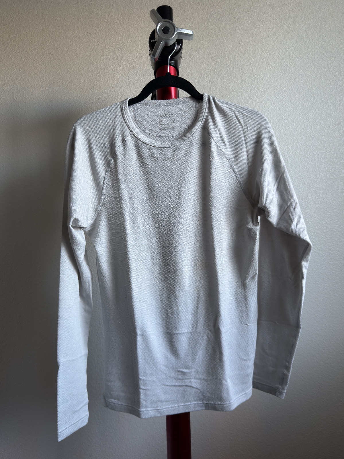 VELOCIO Men’s Merino Mesh Long Sleeve (LS) Base Layer. Medium. Light Grey. Used.