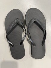 Old Navy Black Rubber Thong Flip Flop Sandals Slip On Logo US 7 M